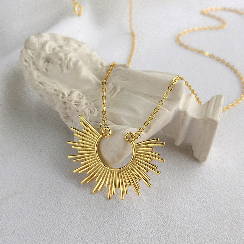 Light luxury clavicle chain