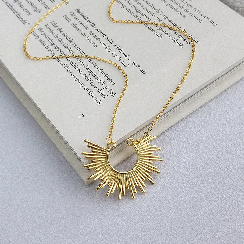 Light luxury clavicle chain