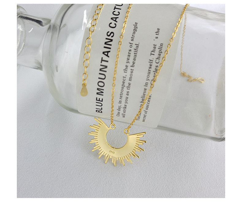 Light luxury clavicle chain