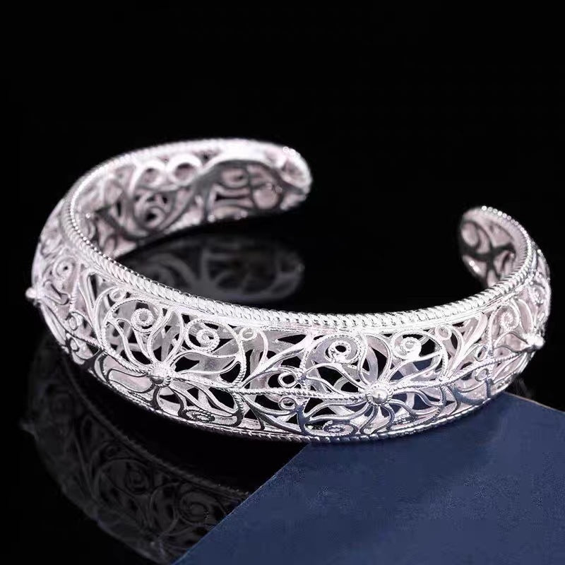 Women's Hollow-out Wide-faced Filigree Bracelet